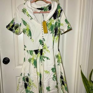 Retro dress with floral pattern